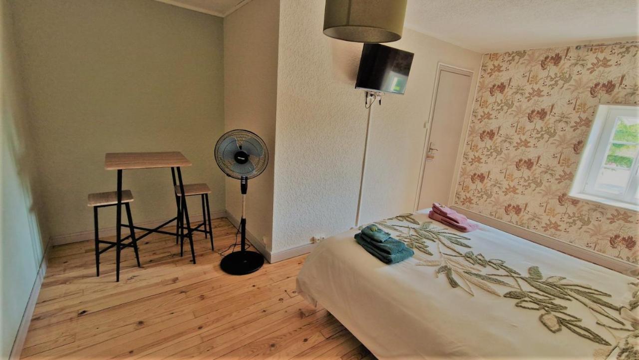 Escale Au Clos Saint Martin De Juillers Gites Et Chambres D'Hotes Екстериор снимка
