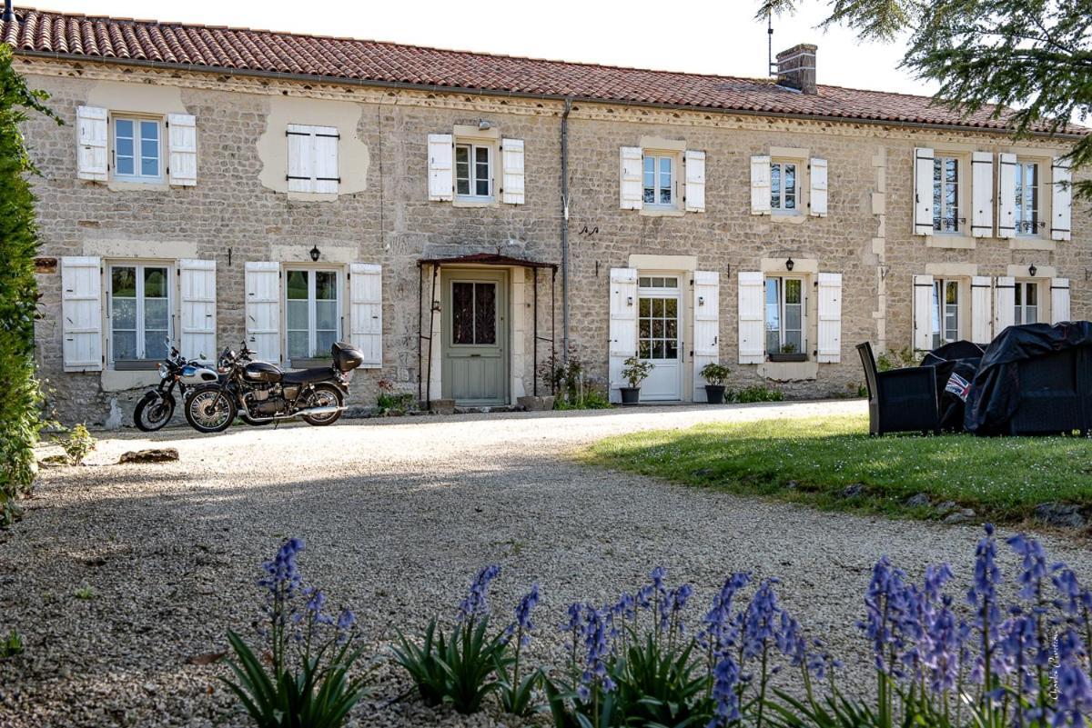 Escale Au Clos Saint Martin De Juillers Gites Et Chambres D'Hotes Екстериор снимка