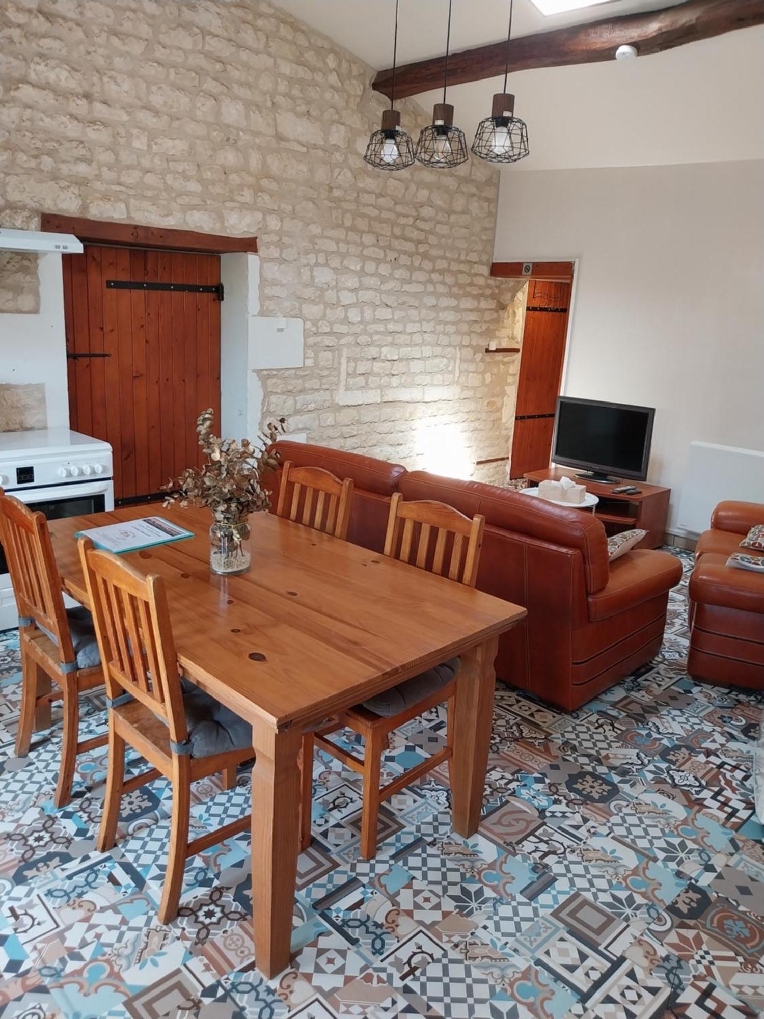 Escale Au Clos Saint Martin De Juillers Gites Et Chambres D'Hotes Екстериор снимка